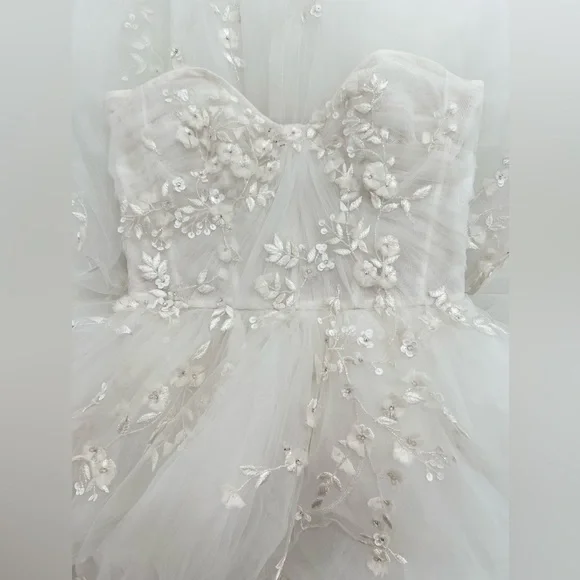 Monique Lhuillier Tivoli Wedding Dress - Picture 6 of 12